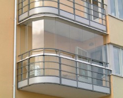 Преимущества остекления балкона