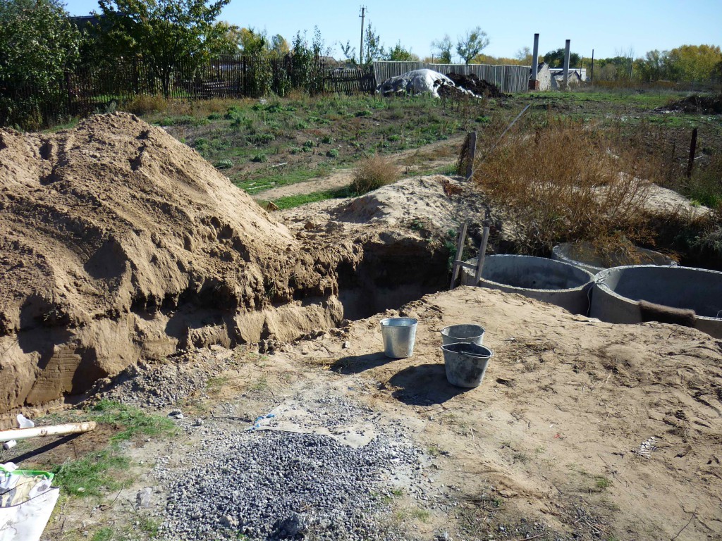Как выкопать и обустроить канализацию 
